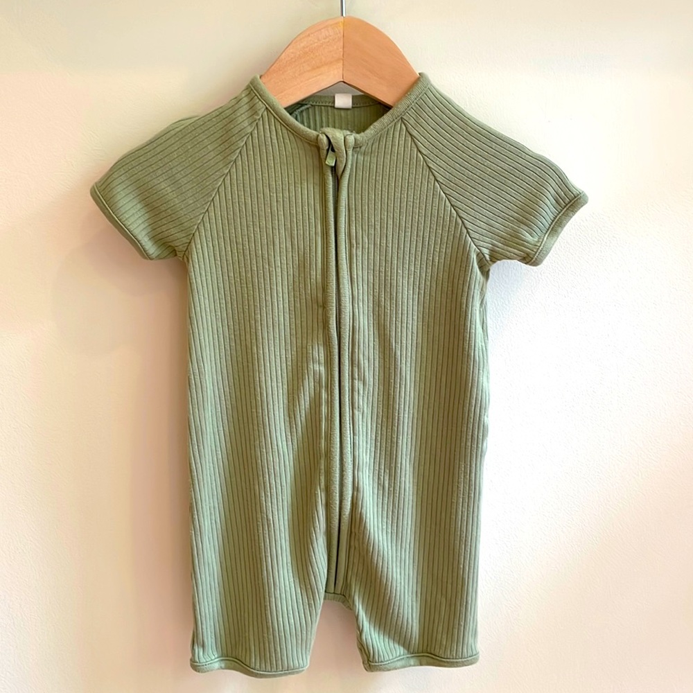 Mori - Ribbed Summer Zip-Up Romper in Sage. EUC.
